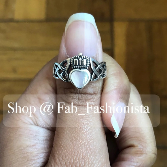 Mother of pearl Sterling Silver Claddagh ring size 6.5 - Picture 6 of 12